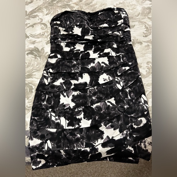 Ark & Co Black and White Strapless Floral Mini Dress, size M. - Picture 1 of 3